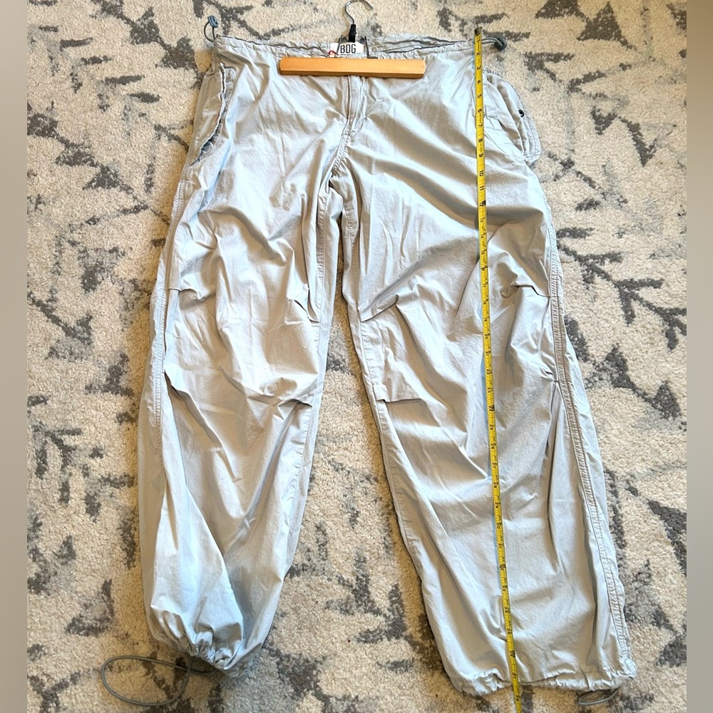 BDG Bungee Cord Cargo Pants. Light Gray. Small.